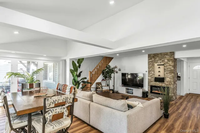 $949,999 | 38 Fireplace Lane, Hicksville, NY 11801