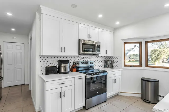 $949,999 | 38 Fireplace Lane, Hicksville, NY 11801