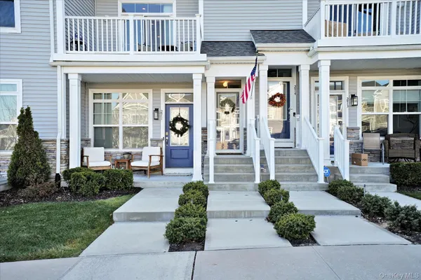 $749,999 | 272 Silver Timber Drive, Yaphank, NY 11980