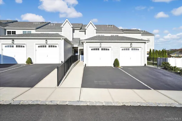 $749,999 | 272 Silver Timber Drive, Yaphank, NY 11980