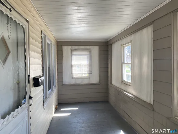 a view of entryway with bathroom