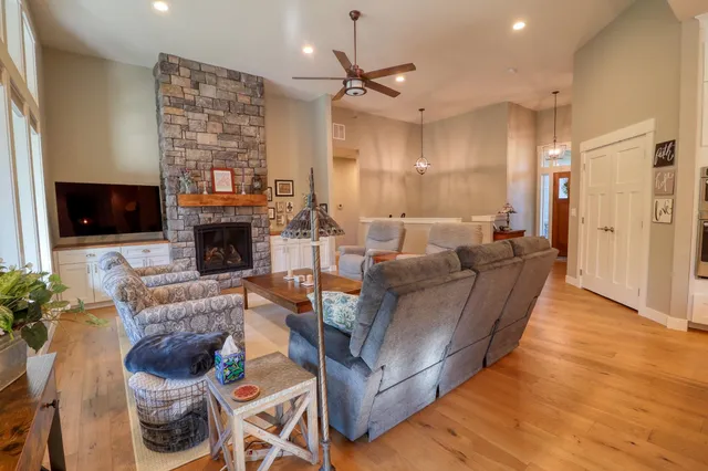 $1,250,000 | 3319 East Elena Lane, Chattaroy, WA 99003