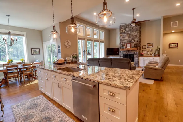 $1,250,000 | 3319 East Elena Lane, Chattaroy, WA 99003