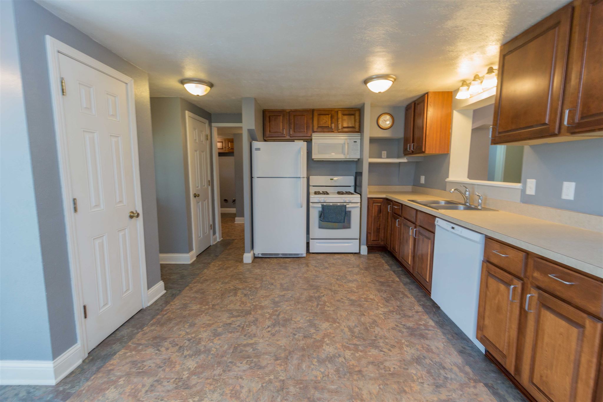 20072 Stateline Road South Bend, IN 46637 - Photo 8 of 36 Gallery Image 8