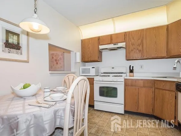 $2,600 | 395 Lancaster Court, Piscataway, NJ 08854