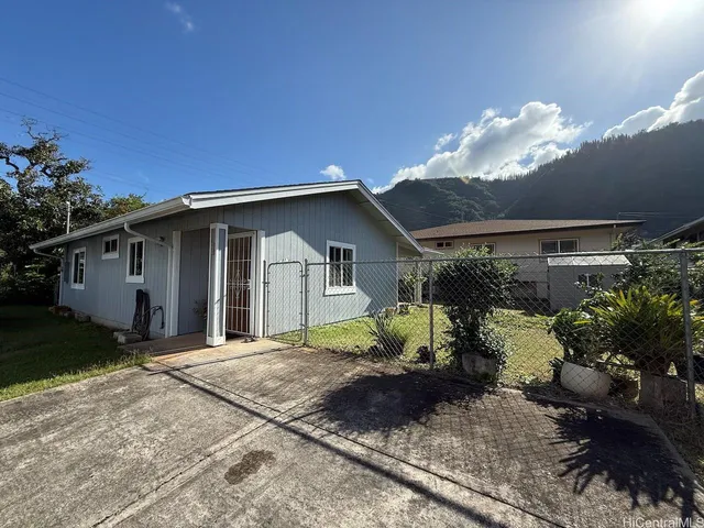 $3,400 | 2943 Kahaloa Drive, Honolulu, HI 96822