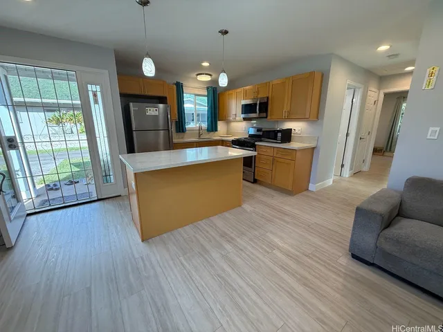 $3,400 | 2943 Kahaloa Drive, Honolulu, HI 96822