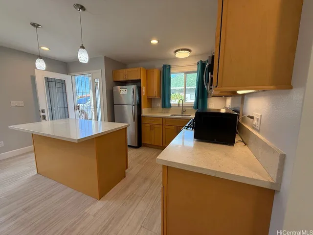 $3,400 | 2943 Kahaloa Drive, Honolulu, HI 96822