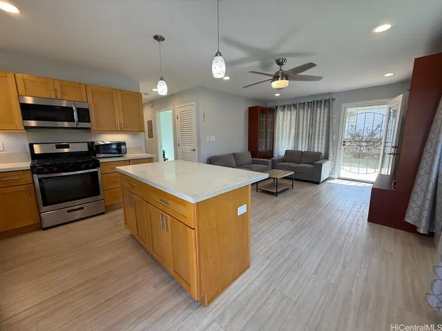 $3,400 | 2943 Kahaloa Drive, Honolulu, HI 96822