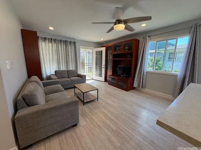 $3,400 | 2943 Kahaloa Drive, Honolulu, HI 96822