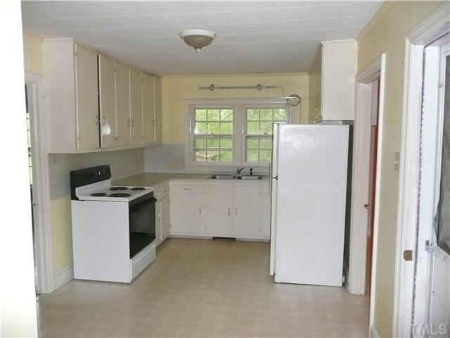 2008 Hamlets Chapel Road Pittsboro, NC 27312 - Photo 19 of 20 Kitchen