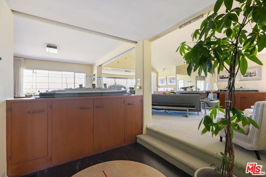 3814 Amesbury Road Los Angeles, CA 90027 - Photo 11 of 57