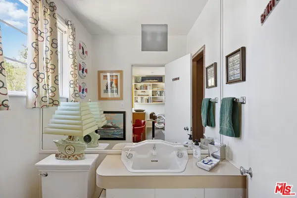 $3,495,000 | 3814 Amesbury Road, Los Angeles, CA 90027