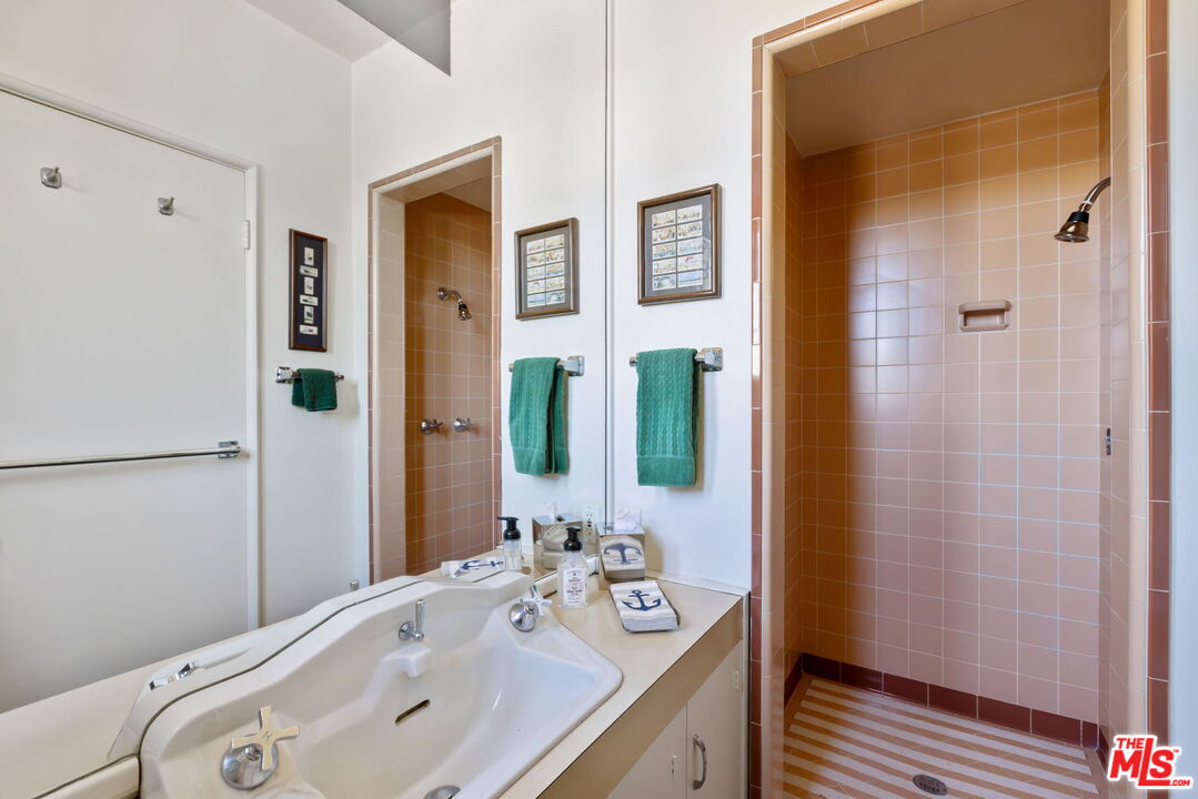 3814 Amesbury Road Los Angeles, CA 90027 - Photo 16 of 57