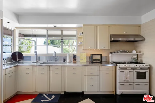 $3,495,000 | 3814 Amesbury Road, Los Angeles, CA 90027