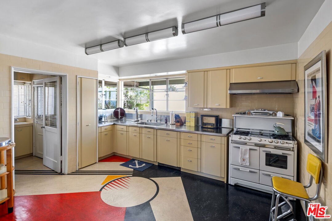 3814 Amesbury Road Los Angeles, CA 90027 - Photo 18 of 57