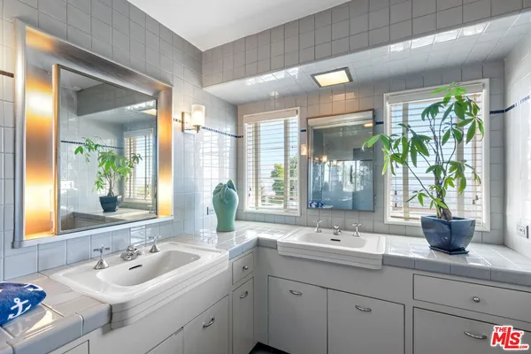 $3,495,000 | 3814 Amesbury Road, Los Angeles, CA 90027