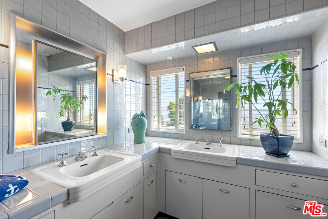3814 Amesbury Road Los Angeles, CA 90027 - Photo 29 of 57