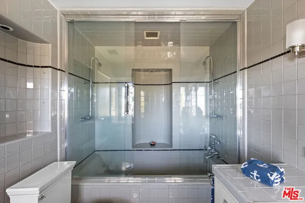$3,495,000 | 3814 Amesbury Road, Los Angeles, CA 90027