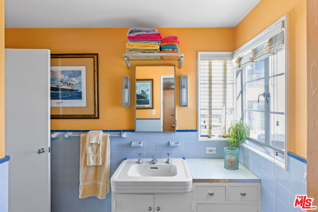 3814 Amesbury Road Los Angeles, CA 90027 - Photo 33 of 57