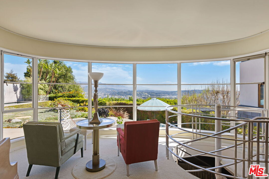 3814 Amesbury Road Los Angeles, CA 90027 - Photo 4 of 57