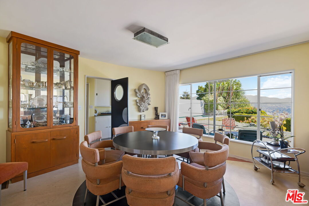 3814 Amesbury Road Los Angeles, CA 90027 - Photo 8 of 57