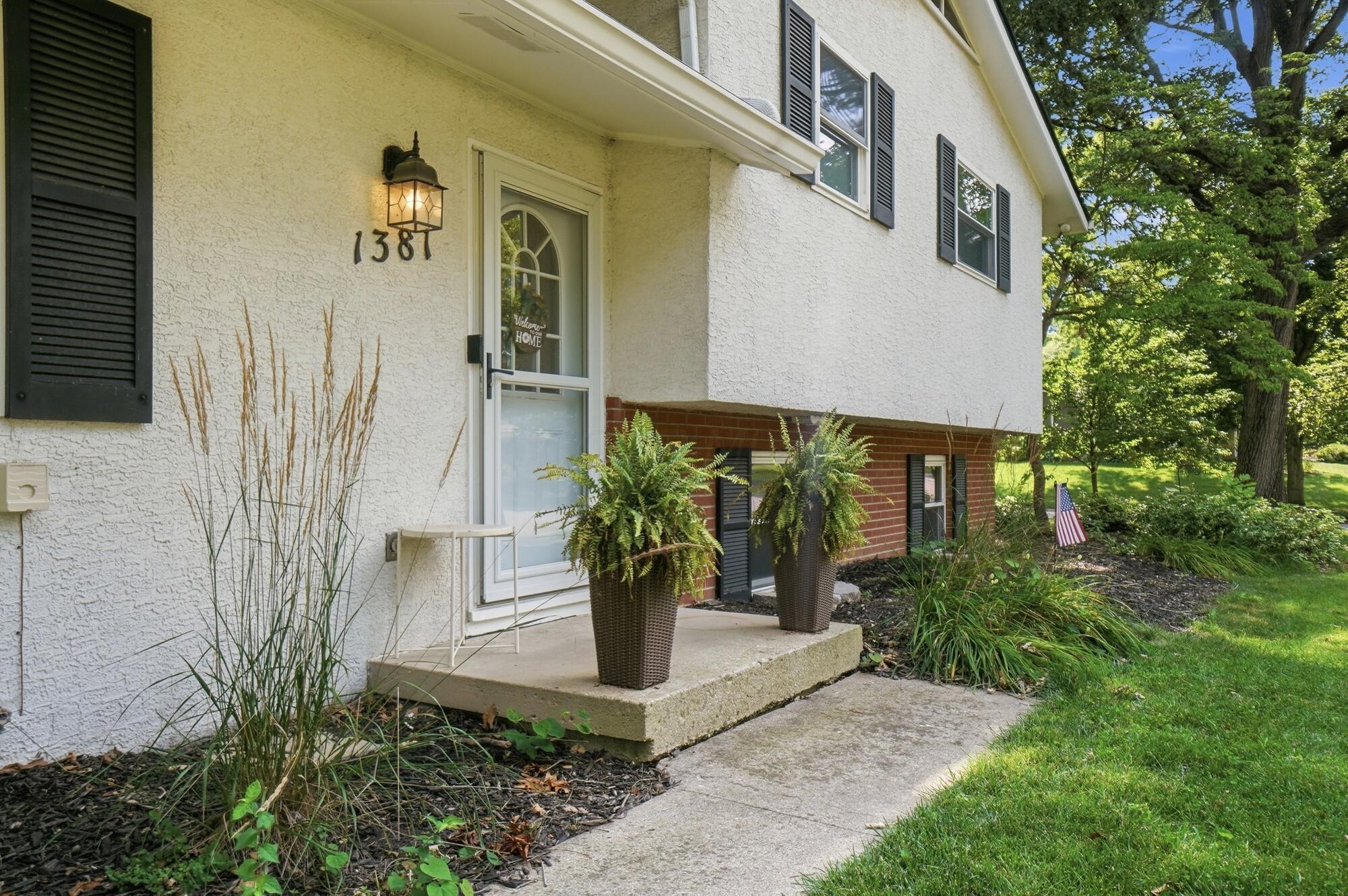 1381 Zollinger Road Columbus, OH 43221 - Photo 3 of 68 008