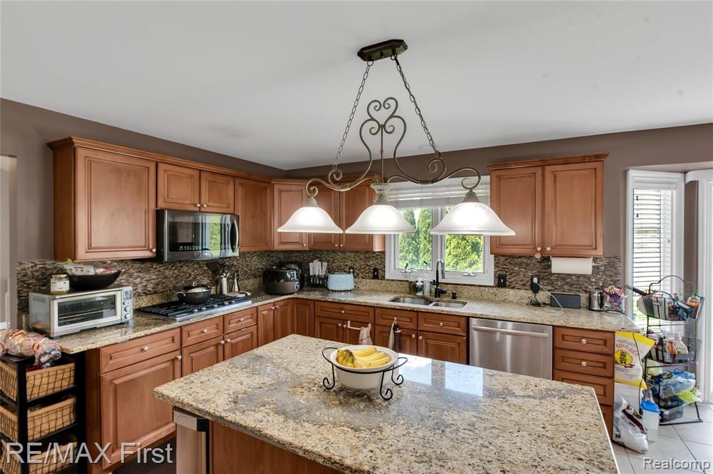 1012 Rochelle Park Drive Rochester Hills, MI 48309 - Photo 15 of 38