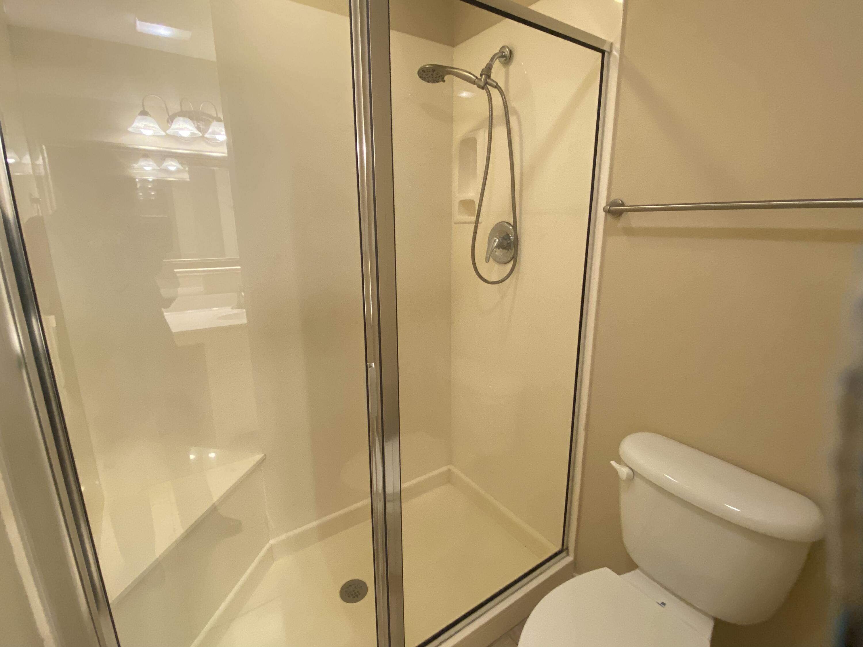 3116 111th Street, Unit A Lubbock, TX 79423 - Photo 12 of 19 2025-11-21 17.16.46