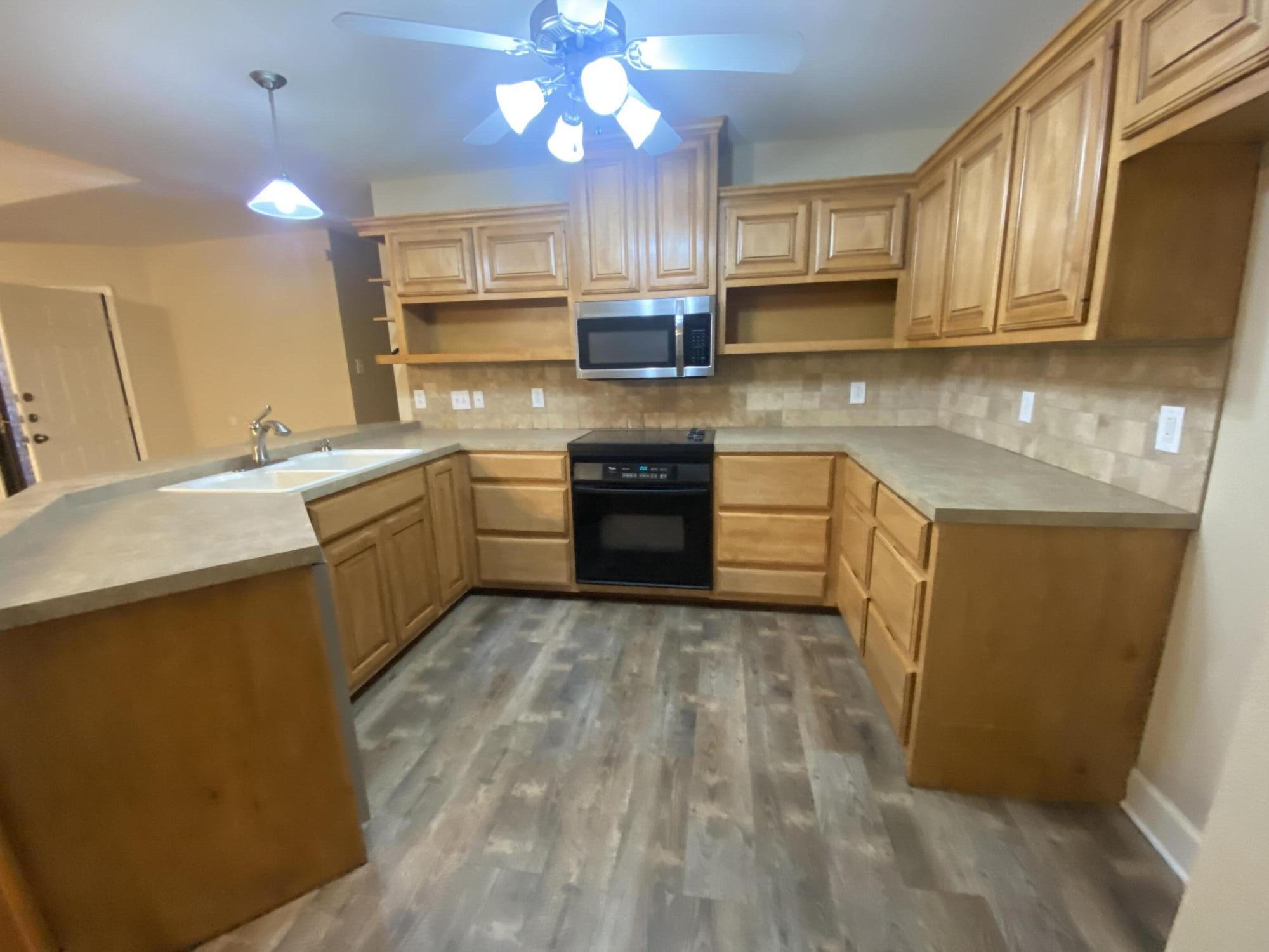 3116 111th Street, Unit A Lubbock, TX 79423 - Photo 9 of 19 2025-11-21 17.27.57