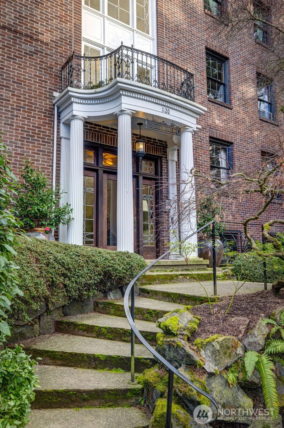 1120 17th Avenue, Unit 204 Seattle, WA 98122 - Photo 2 of 36