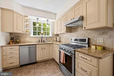 $550,000 | 330 Broadmoor Road, Baltimore, MD 21212