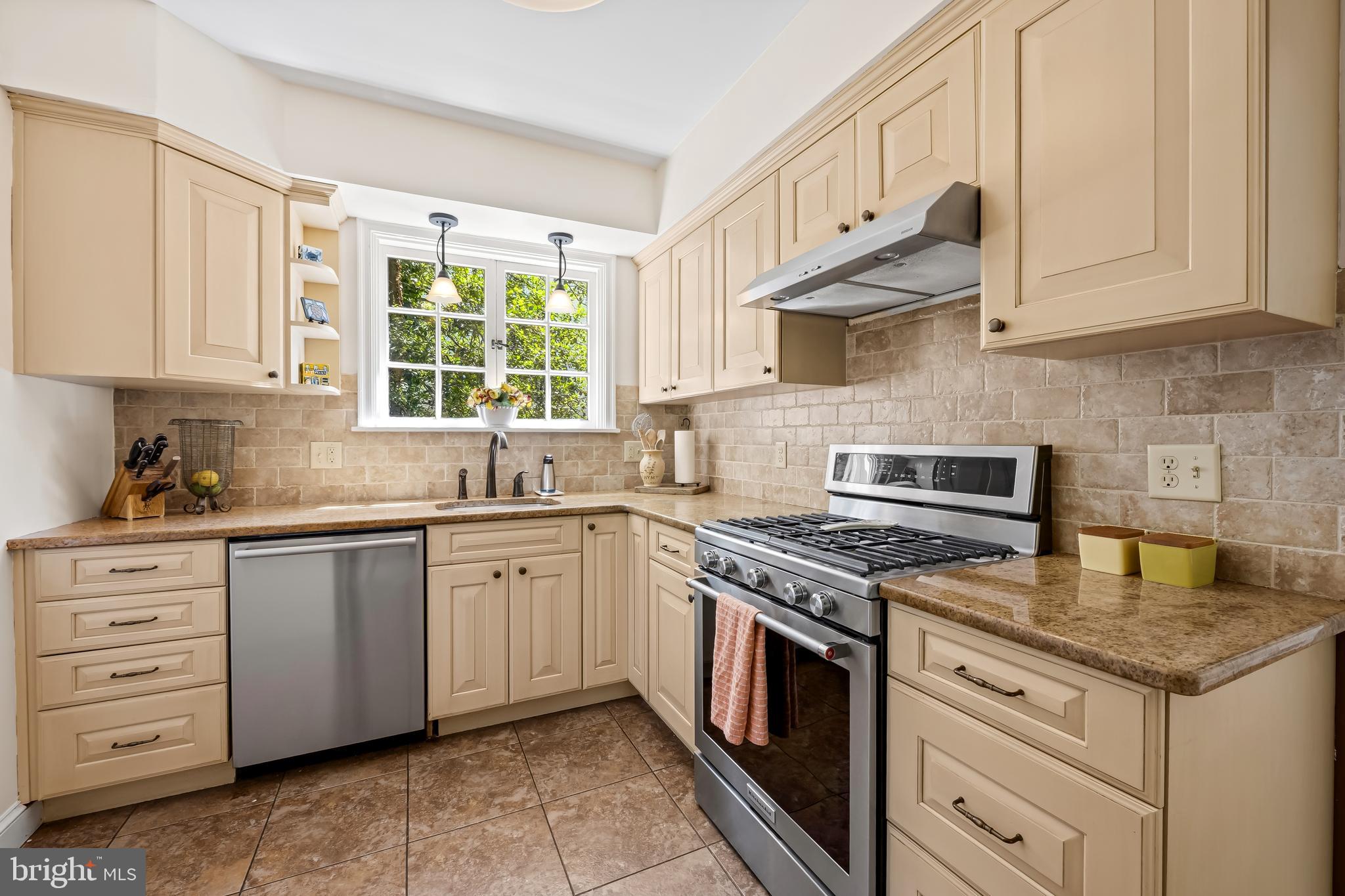 330 Broadmoor Road Baltimore, MD 21212 - Photo 10 of 40