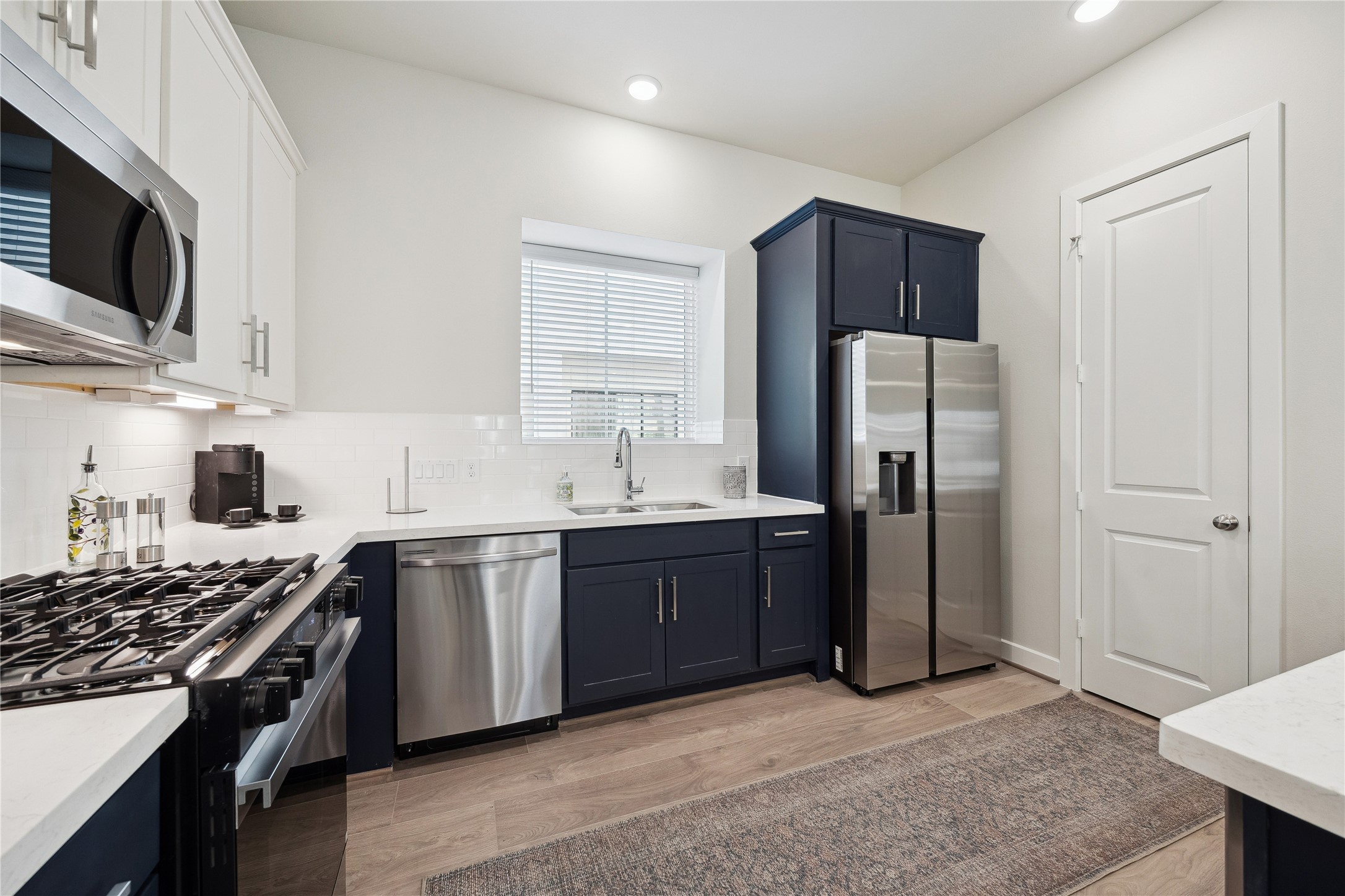 3061 Hicks Street Houston, TX 77007 - Photo 7 of 20
Representative photo. Layout and selections may vary.