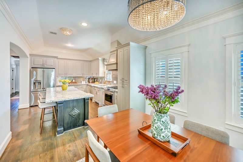 1122 East 23rd Street Houston, TX 77009 - Photo 8 of 23 Dining area ideally situated between the living room and kitchen, offering seamless flow for everyday living and entertaining.