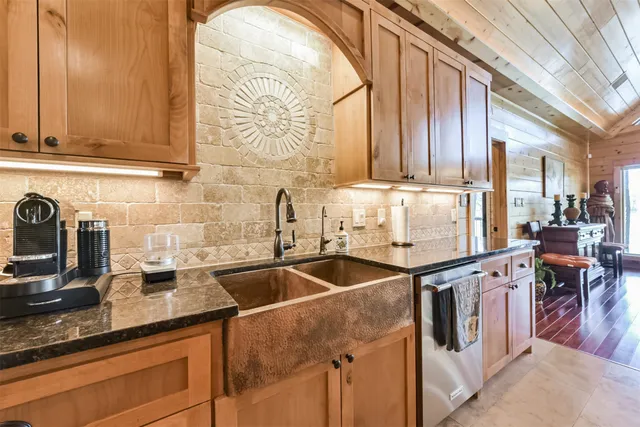 $1,150,000 | 83 Maid Marian, Cleveland, TX 77327