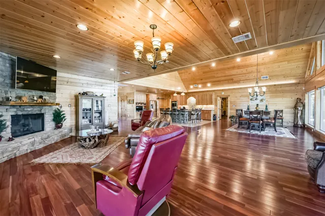 $1,150,000 | 83 Maid Marian, Cleveland, TX 77327