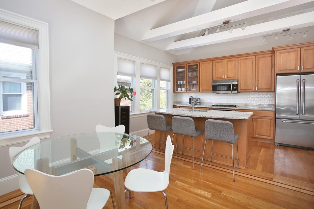 11 Atherton Road, Unit 2 Brookline, MA 02446 - Photo 5 of 13 Gallery Image 5