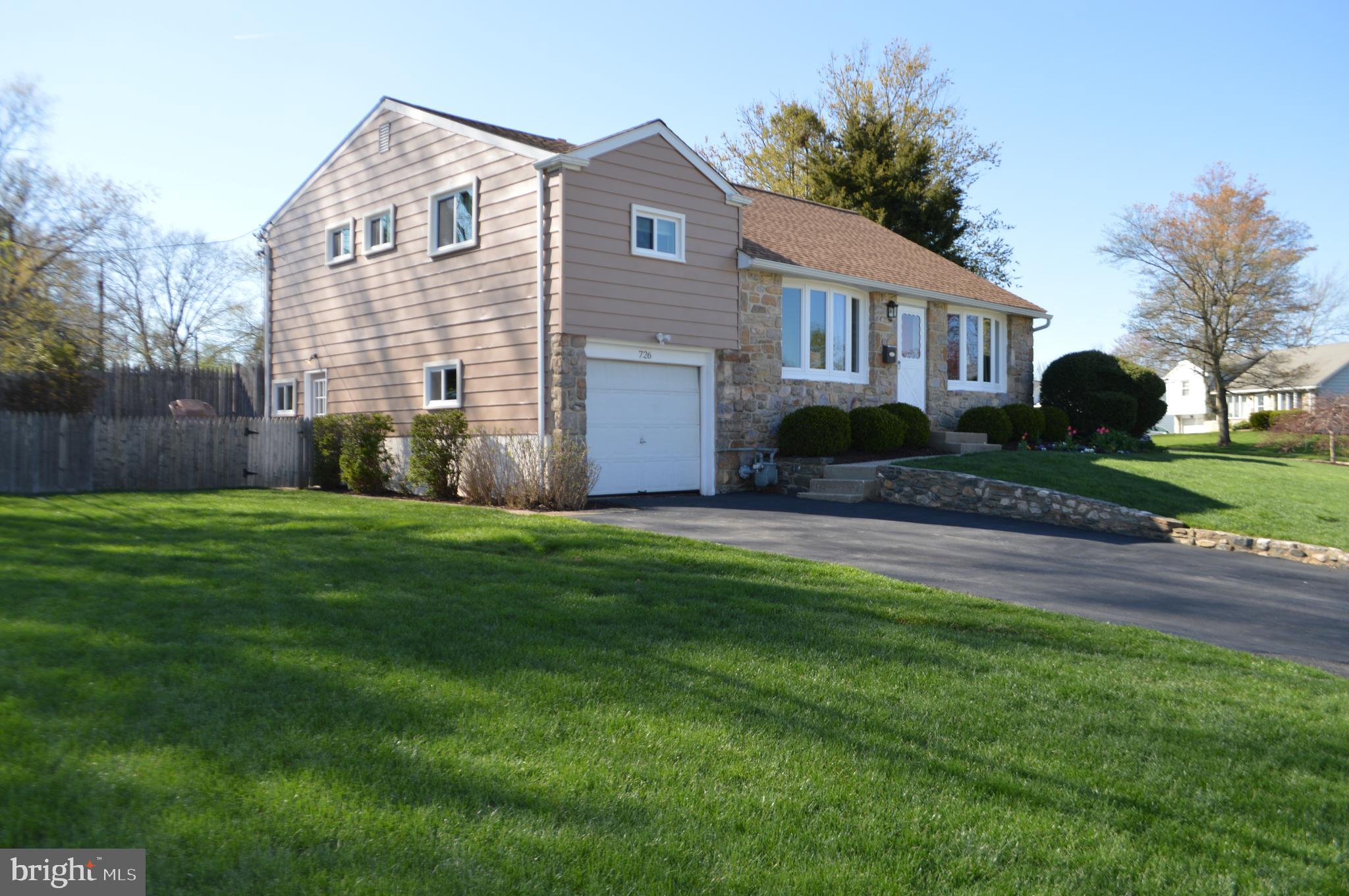 726 Chapel Road Glenside, PA 19038 - Photo 2 of 37 Gallery Image 2