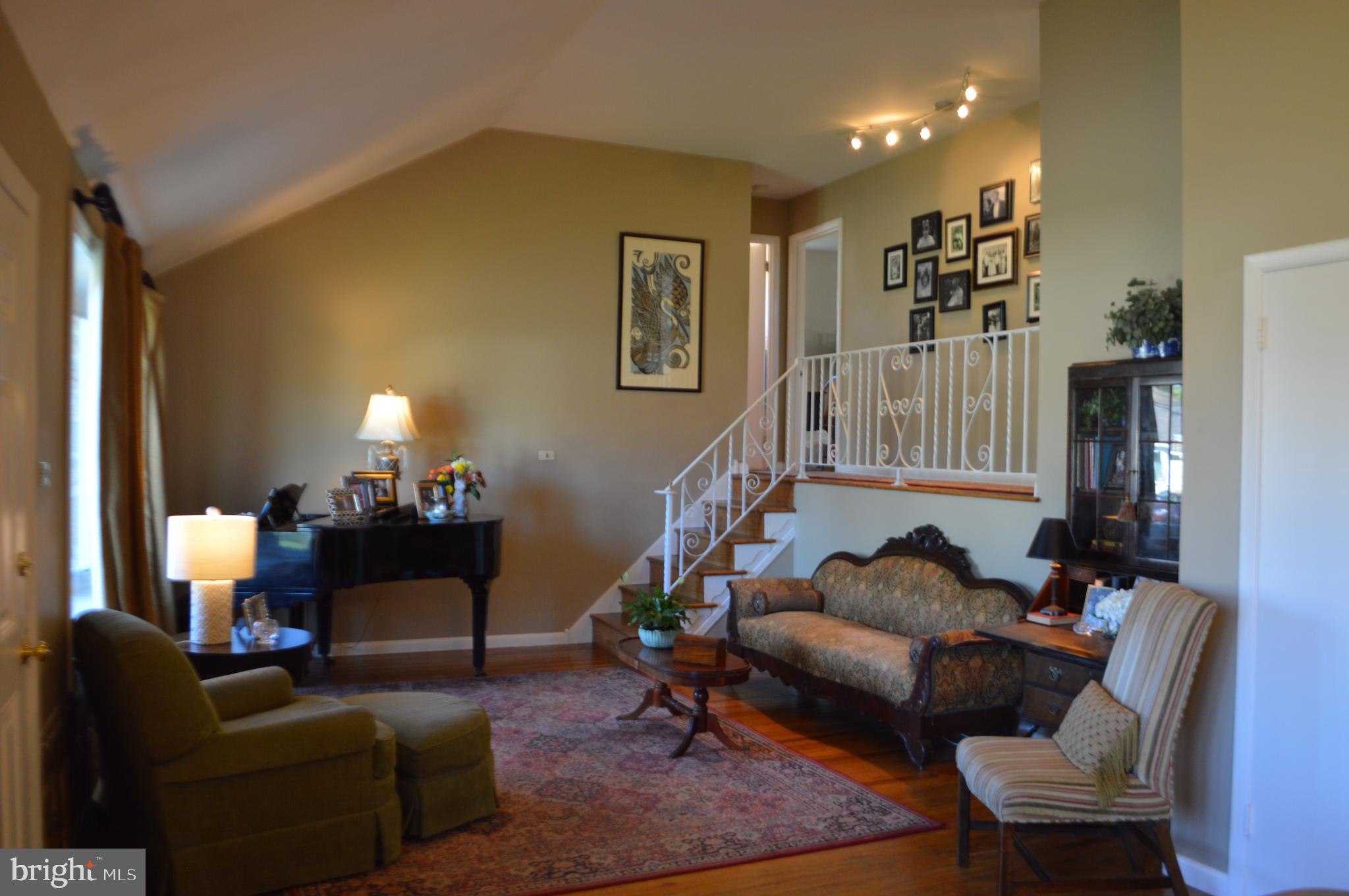 726 Chapel Road Glenside, PA 19038 - Photo 5 of 37 Gallery Image 5