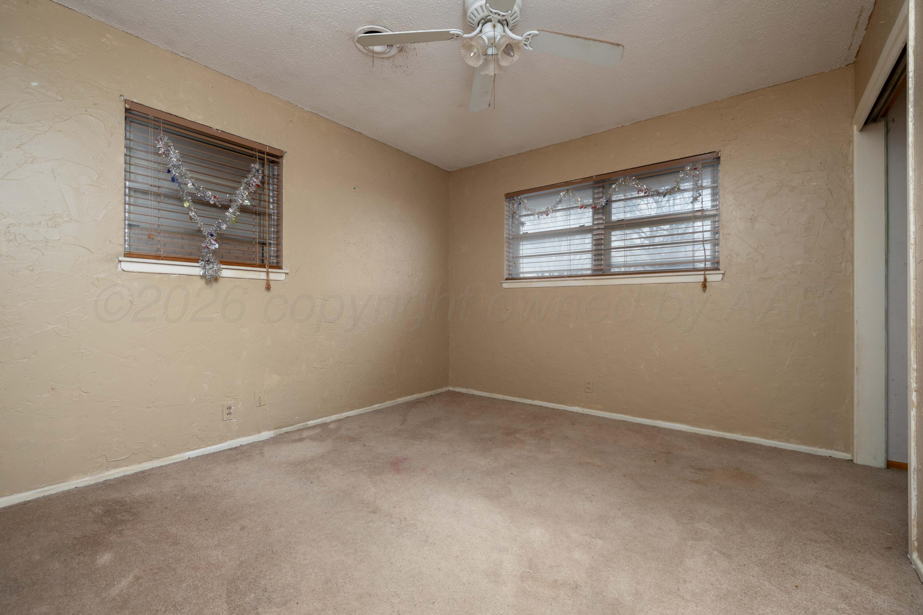 712 West Oak Street Dimmitt, TX 79027 - Photo 11 of 19 an empty room with a window