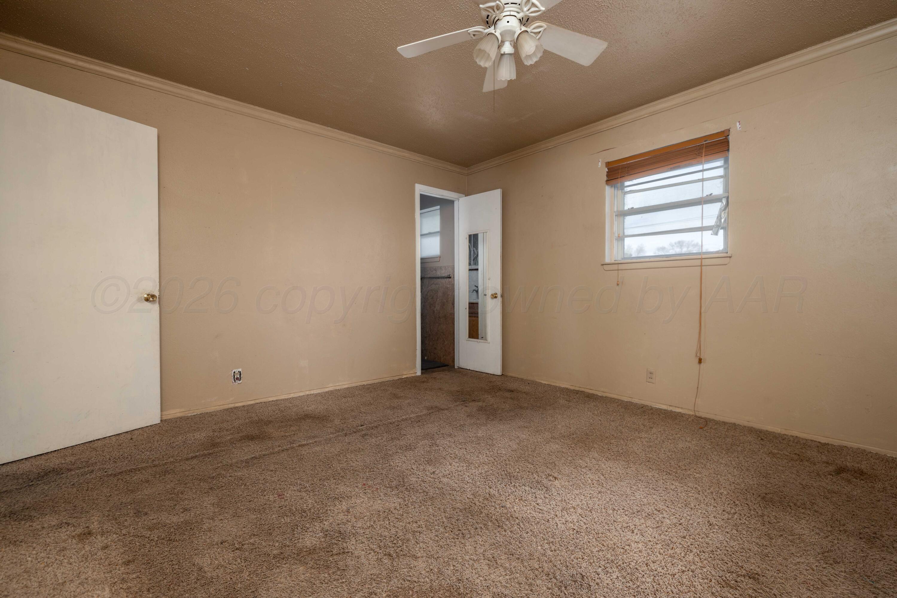 712 West Oak Street Dimmitt, TX 79027 - Photo 14 of 19 an empty room with chandelier fan