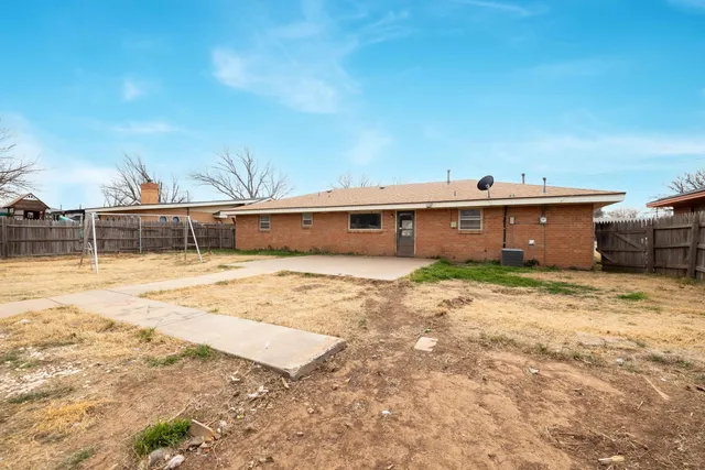 $155,000 | 712 West Oak Street, Dimmitt, TX 79027