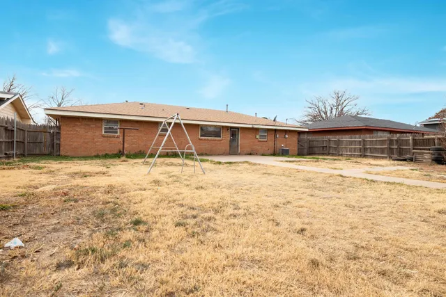 $155,000 | 712 West Oak Street, Dimmitt, TX 79027