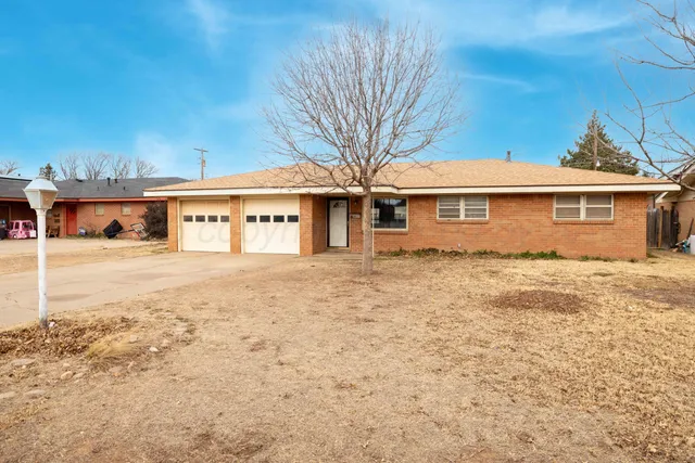 $155,000 | 712 West Oak Street, Dimmitt, TX 79027