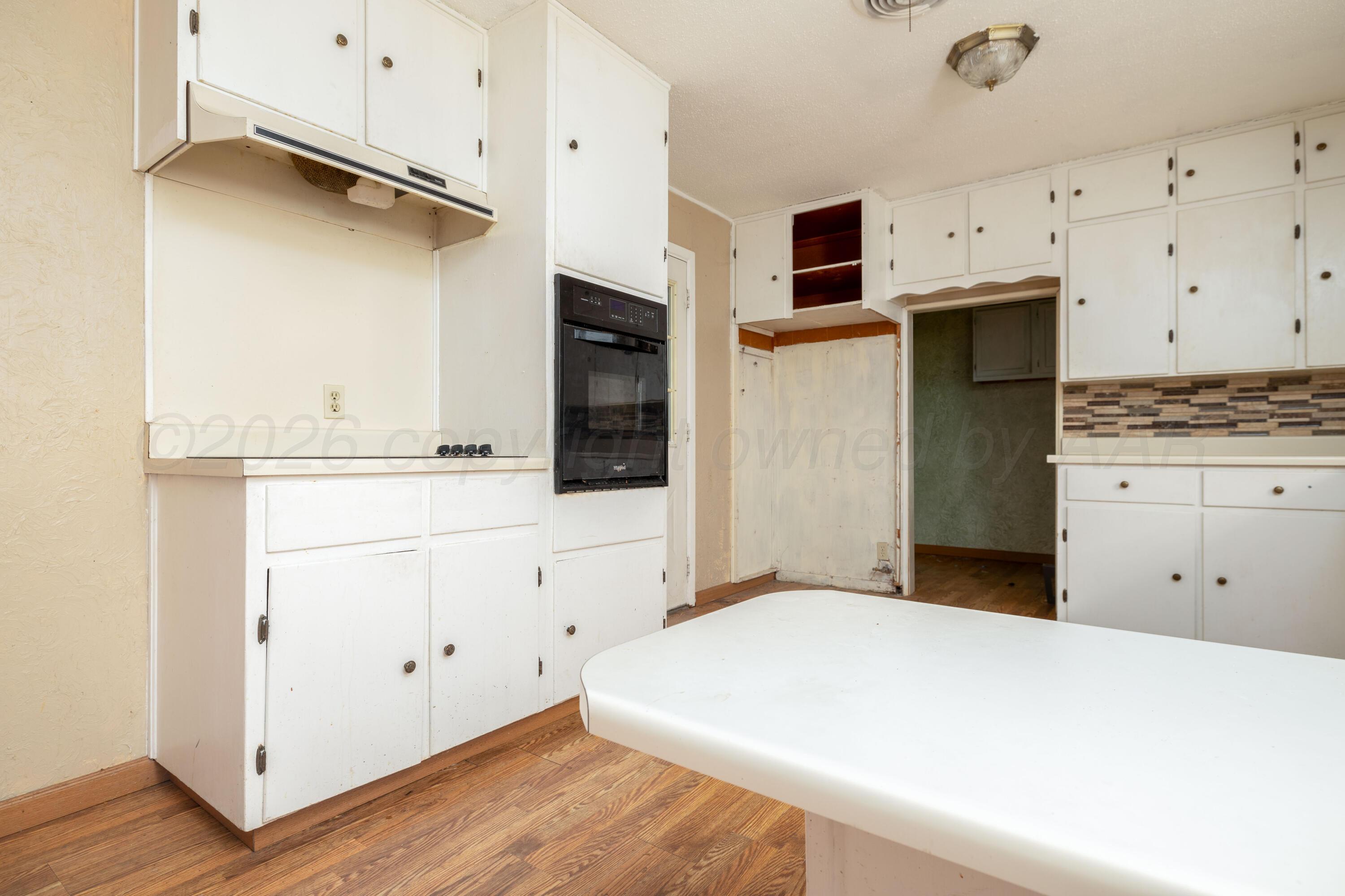 712 West Oak Street Dimmitt, TX 79027 - Photo 7 of 19 a kitchen with stainless steel appliances a refrigerator and a stove