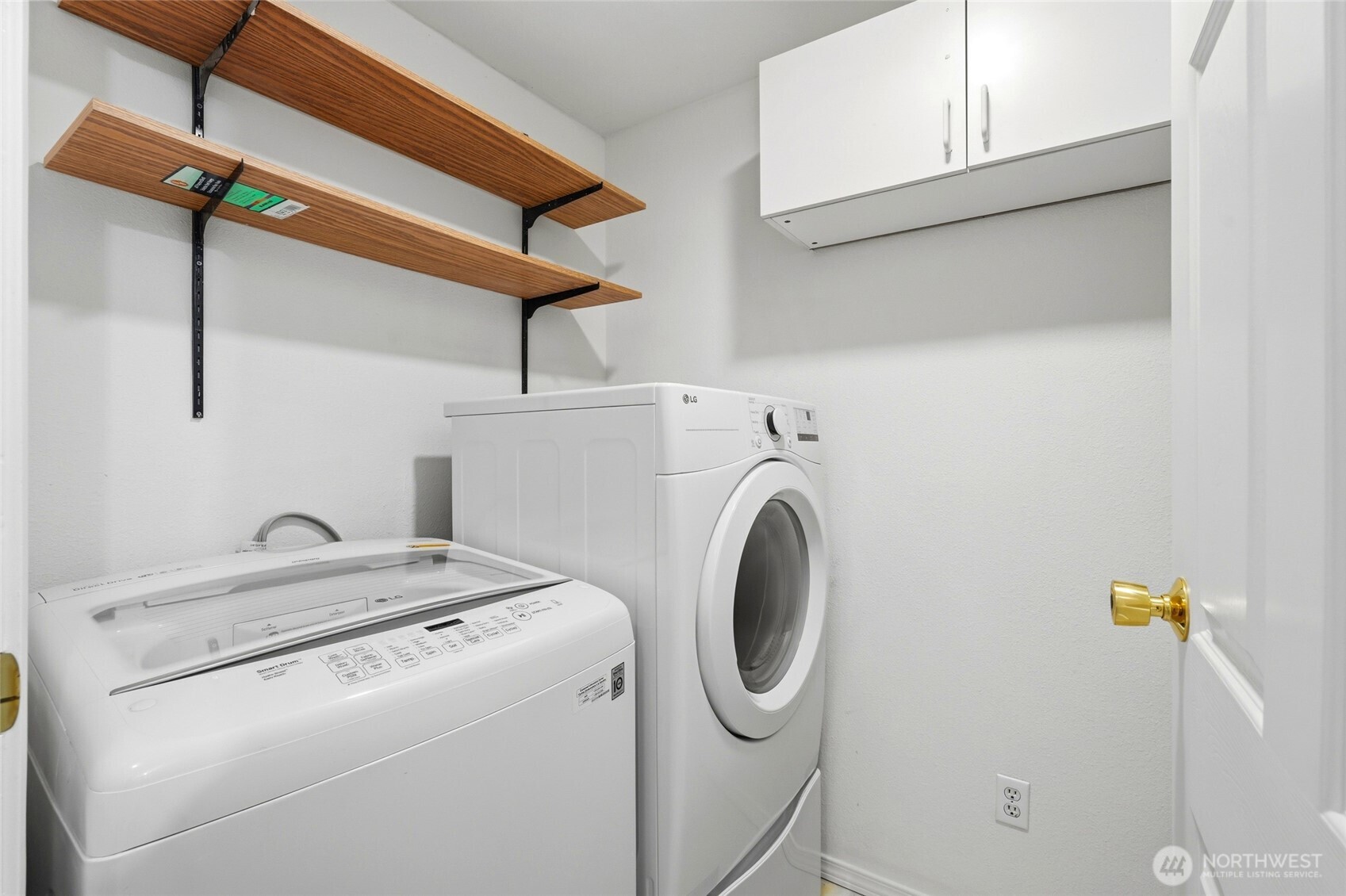 2531 South 248th Street, Unit A18 Kent, WA 98032 - Photo 20 of 28 a utility room with dryer and washer