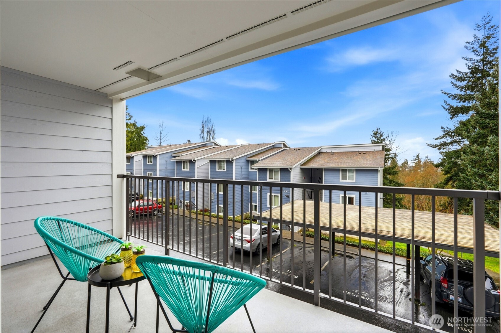 2531 South 248th Street, Unit A18 Kent, WA 98032 - Photo 22 of 28 a balcony with table and chairs