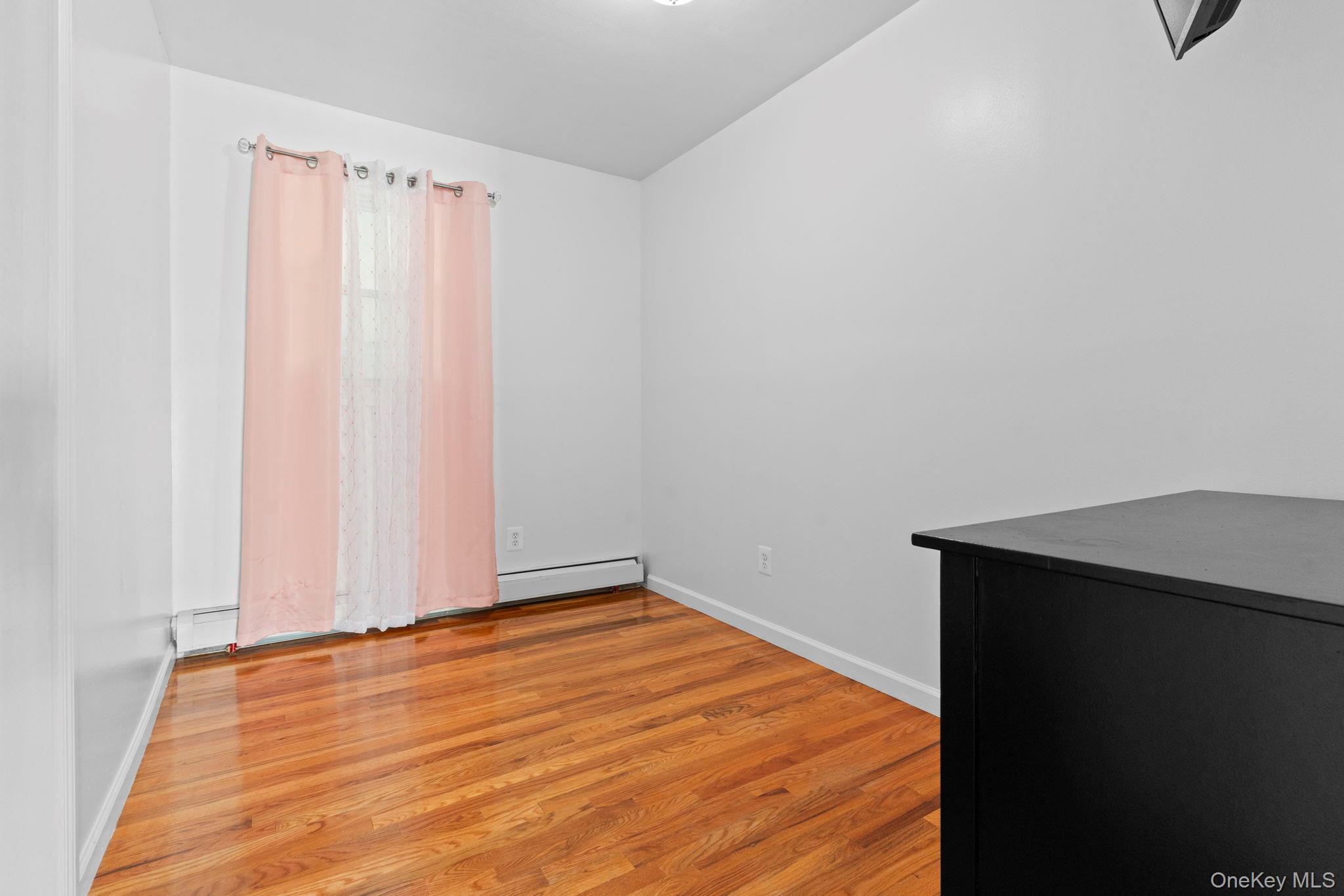 27 Croydon Road Amityville, NY 11701 - Photo 9 of 17 Gallery Image 9