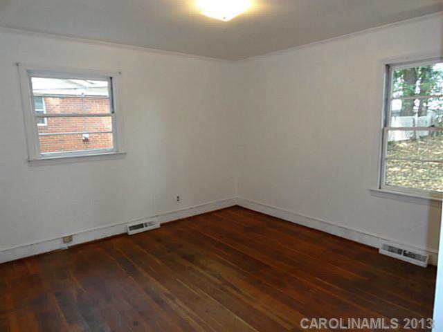 2457 Eaton Road Charlotte, NC 28205 - Photo 6 of 16 Gallery Image 6